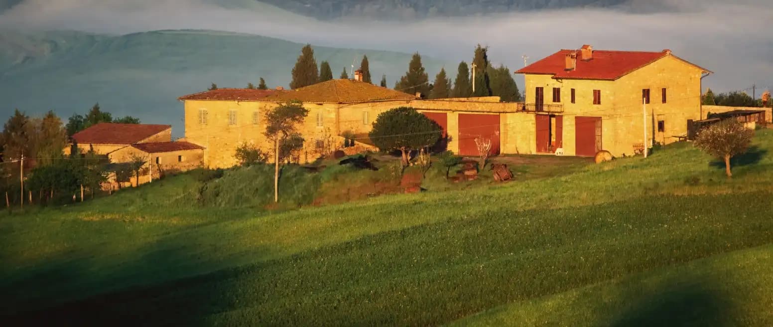 Rolling hills in Val d'Orcia, Tuscany, Italy behind the Vamparossa gas burner selection guide